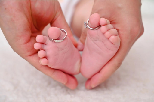 长岭宝宝脸上长黑点